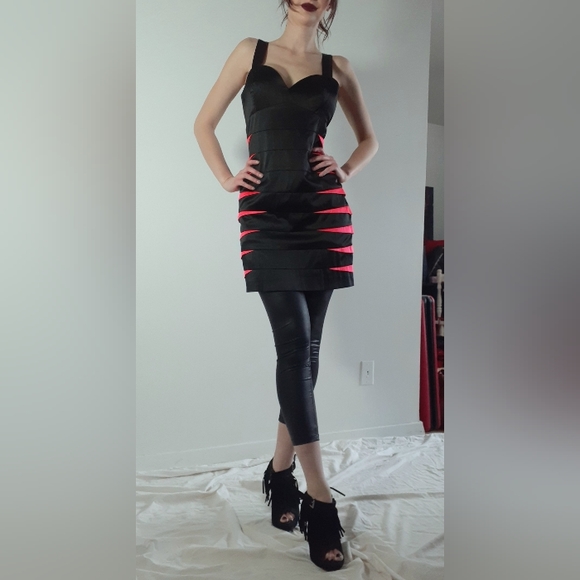 Funky elegant H&M dress in black & hot pink silk/satin, size 10 (40 EU) - Picture 4 of 8